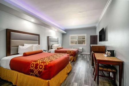 Rodeway Inn & Suites Pasadena - 1