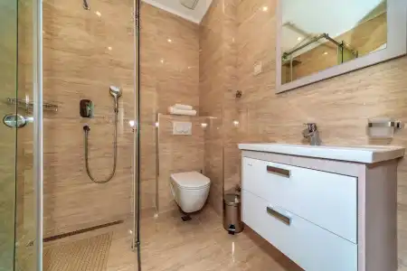 Luxury Apartments Queen - 90
