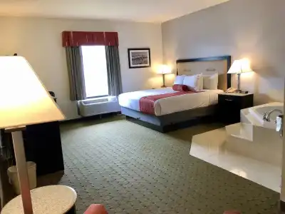 Days Inn & Suites by Wyndham Lakeland - 114