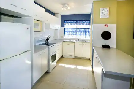 Tradewinds Apartments - 15