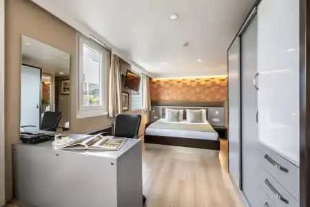 Gallery Residence & - 70
