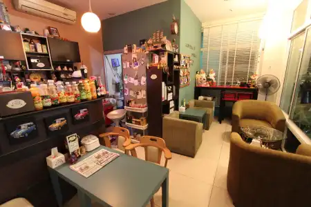 The Royal Bee Apart - 16
