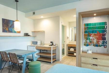 Universal's Endless Summer Resort – Dockside Inn and Suites - 23