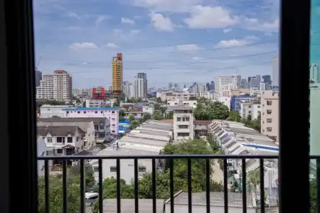 Hallton Bangkok - 36