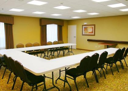 Hampton Inn Bismarck - 19