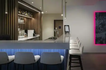 Hampton by Hilton - 17