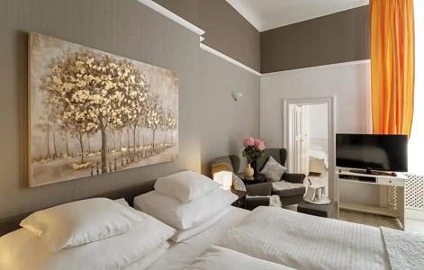 Augusta Am Kurfürstendamm - 50