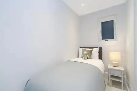 Queensgate Court - 129