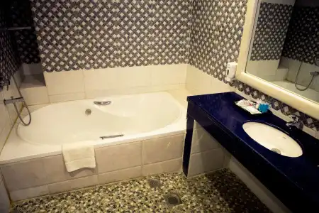 Royal Penguin Boutique & Spa - 7