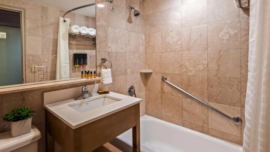 Best Western Plus Atlantic Beach Resort - 8