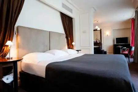 La Tremoille Paris - 77