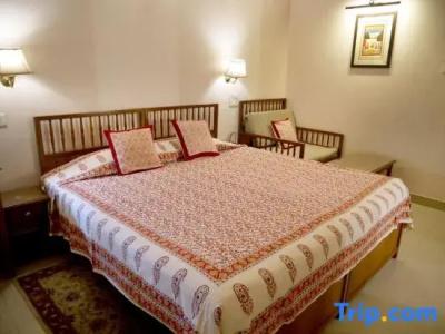 Arya Niwas - 178