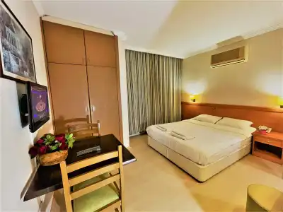 Select Suite & Apart - 25