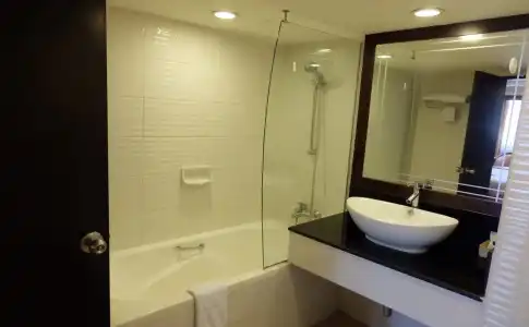 Omni Tower Sukhumvit Nana by Compass Hospitality - 9