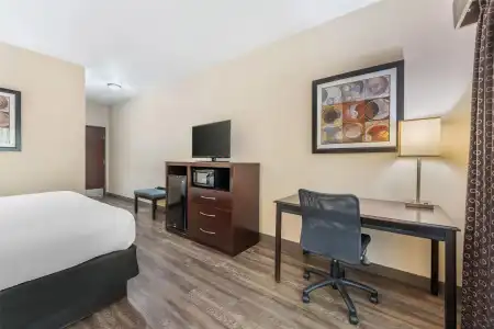 Best Western Plus Eastgate Inn & Suites - 3
