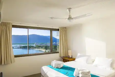 Cairns Aquarius - 114