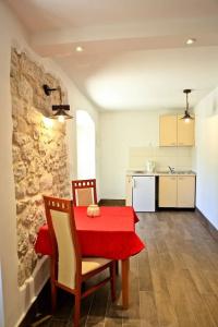 Garden Apartment - 82