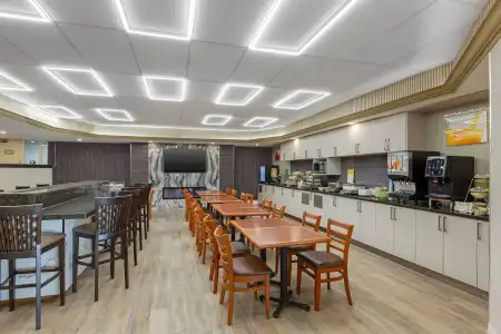 Quality Inn & Suites - 29