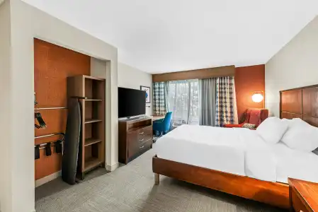 Hilton Garden Inn Overland Park - 2
