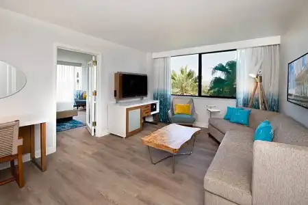 Renaissance Newport Beach - 120