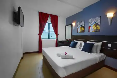 Bella Vista Waterfront Resort - 2
