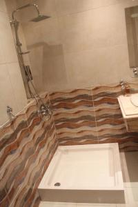 Tahrir Square Hostel - 8