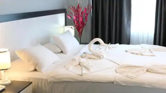 Eva Otel - 38