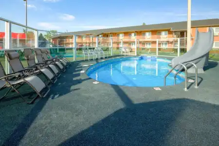 Motel 6 Lethbridge, AB - 15