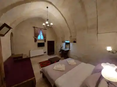 Armesos Cave - 190