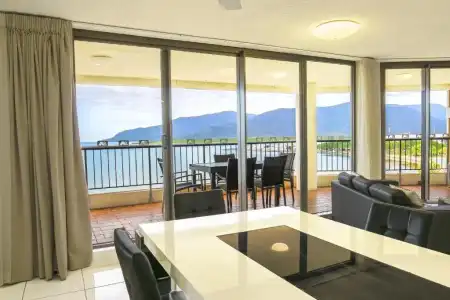Cairns Aquarius - 110