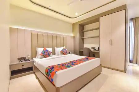 FabElite Park Inn - 27