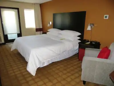 Four Points by Sheraton & Suites Calgary West - 31