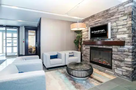Sandmans & Suites Calgary West - 25