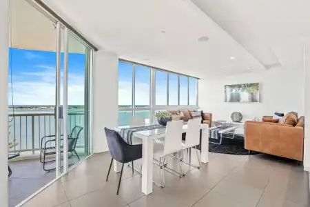 Crystal Bay on the Broadwater - 444