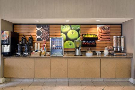 La Quinta by Wyndham Haywood Mall-Near Greenville Downtown - 10