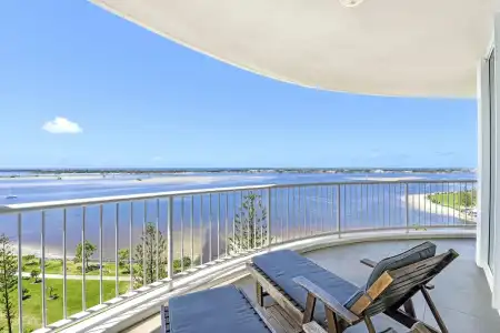Crystal Bay on the Broadwater - 450