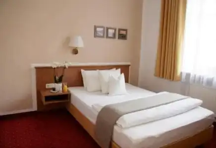 Stadthotel - 3