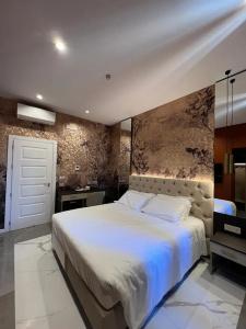 Adelaide Suite Dreams - 35