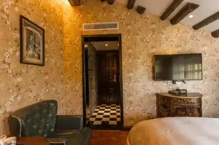 William's Toffee Mansion - 5