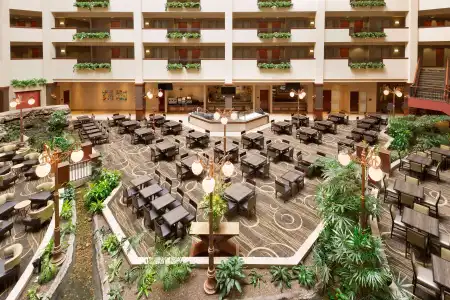 Embassy Suites Lincoln - 29