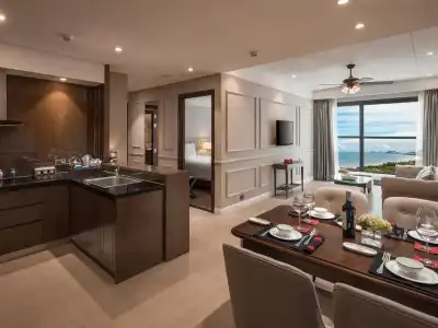 Altara Suites Da Nang by AHG - 9