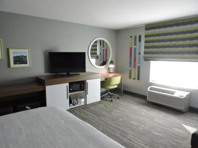 Hampton Inn Bismarck - 43