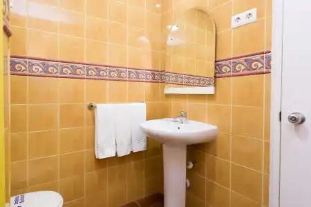 Sol y Miel Hostal - 9