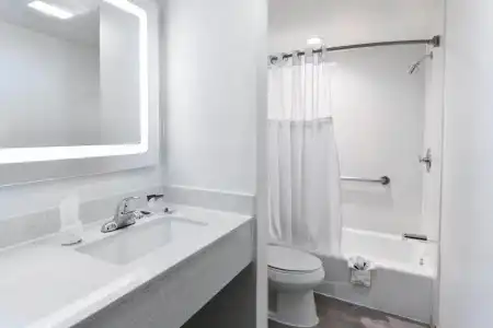 Hollywood Inn Express LAX - 38