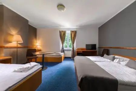 Carl Inn - 19
