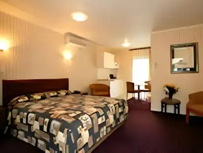 Cornwall Park Motor Inn - 9