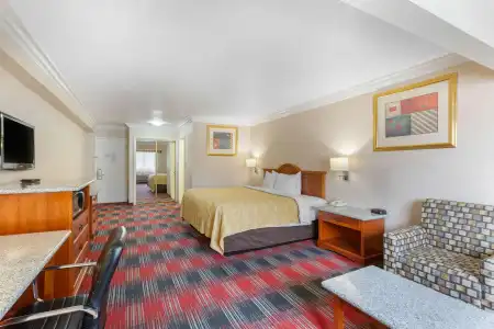 Quality Inn & Suites Oceanside near Camp Pendleton - 25