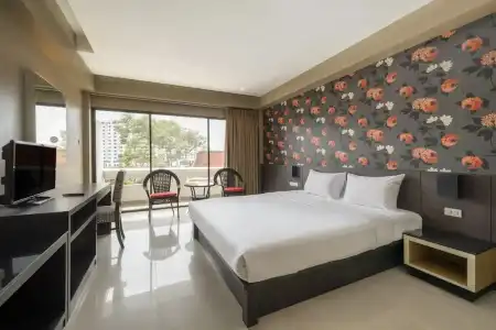 Welcome Plaza - 72
