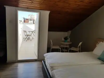Airport Guest House - 4