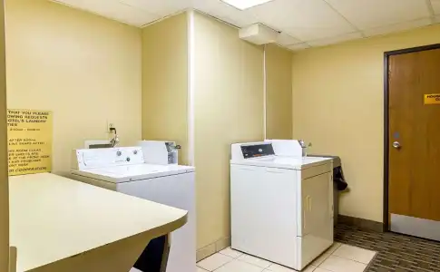 Americas Best Value Inn Fargo - 21